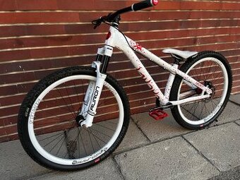 Cachet custom dětský dirt jump