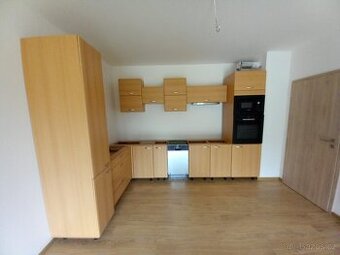 3x kuchyně ORESI,lednice BOSCH a dřezy FRANKE