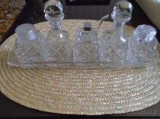 Stolní souprava skleněných kořenek