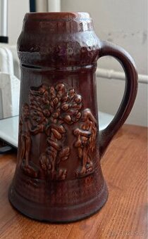 keramický korbel Adama a Evy u Stromu poznání.