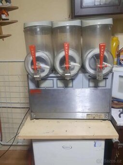 výrobník ledové tříště