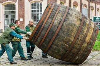 Koupím velký dřevěný sud od vína, piva apod.