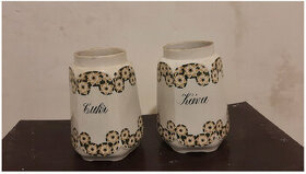 Porcelánové kořenky, polévková mísa, cukřenka