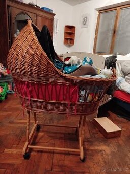 Proutěný koš na miminko