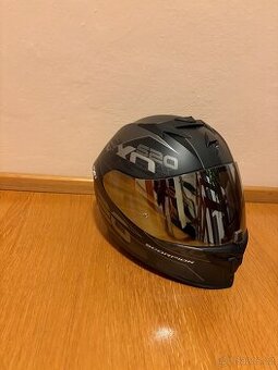 Helma na motorku Scorpion exo 520