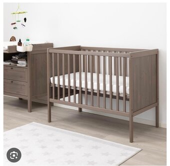 Dětská postýlka + matrace top stav