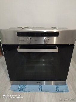 VESTAVĚNÁ TROUBA MIELE