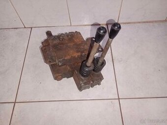 hydraulický rozvaděč - 1