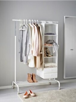 Stojan na oblečení KEA RIGGA