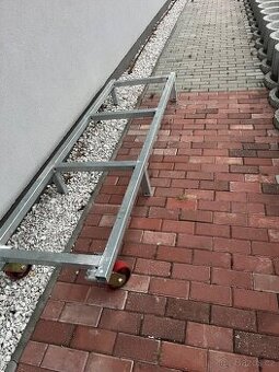 Konstrukce na zahradní lehátko