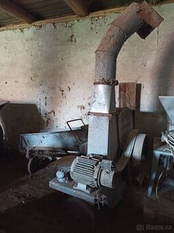 Historická řezačka píce, slámy