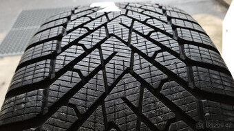 Téměř NOVÉ zimní pneu Pirelli 255/45/20 XL, TOP