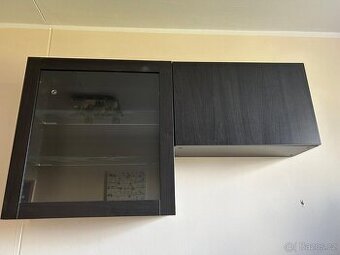 Nástěnná skříňka s prosklenou vitrínou IKEA