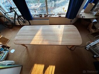 Jídelní dětský stúl - dřevo
