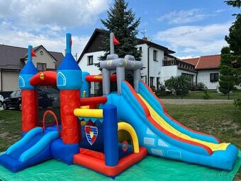   Půjčení skákacího hradů  