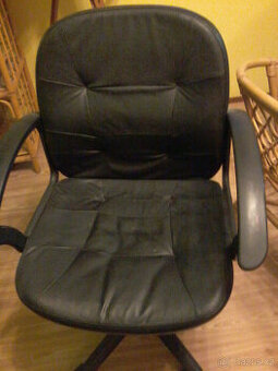 KANCELÁŘSKÁ ŽIDLE - koženka