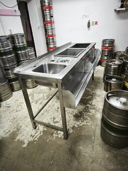 Nerezový výčepní stůl č.16