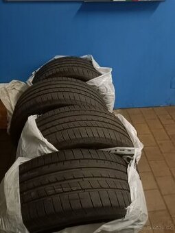 285/40r 21 Goodyear EAGLE f1