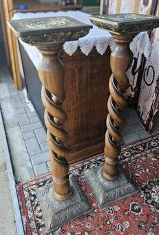 Nádherný dřevěný/mosazný bohatě zdobený sloup
- 1