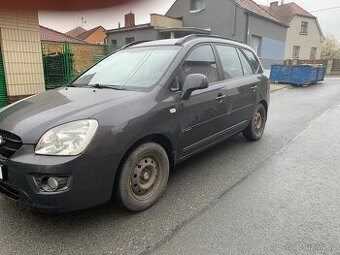 Prodám kia carans 2.0 CRDI rok 2009 Najeto 150 000 KM