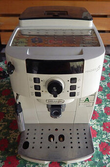 Automatický kávovar DeLongi Magnifica S