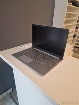 HP Laptop 15s-eq1615nc