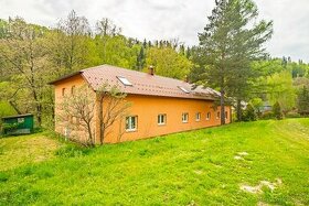 Prodej chaty s 3 apartmány, 231 m, pozemek 688 m