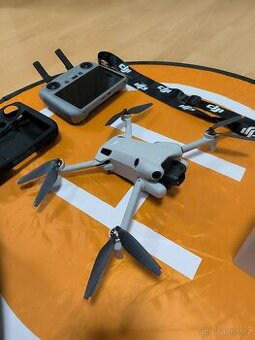 DJI mini 4 pro fly more combo (3baterie)