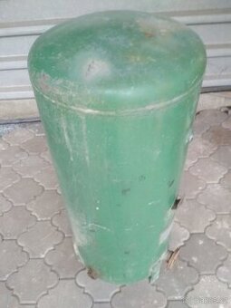 Tlaková nádrž