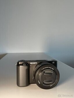 Sony ZV‑E10 + RØDE Wireless Go II – set pro vlogy a YouTube