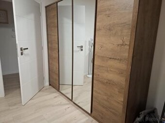 Šatní skříň