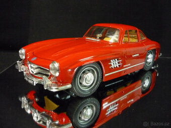 Mercedes Benz 300 SL červený Bburago 1/18