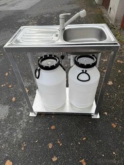 Hliníková konstrukce s dřezem– mobilní mycí stanice