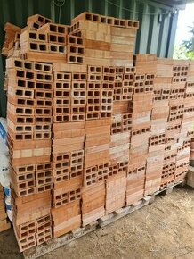 Duté cihly cca 1200ks