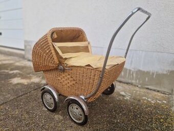 Starý dětský kočárek