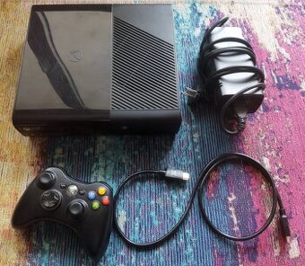 Xbox360E - 500GB + zdroj + ovladač