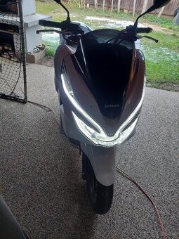 Honda pcx 4000 km.