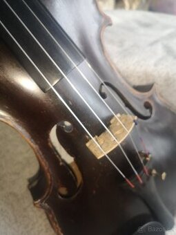 nabízím stoleté černé housle po renovaci - ČTĚTE