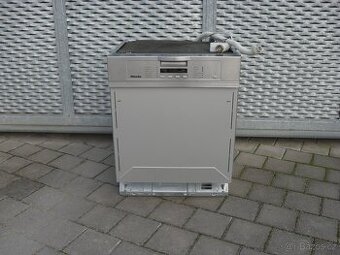 VESTAVNÁ MYČKA MIELE,LUXUSNÍ ZNAČKA,NEREZ,LCD,TURBO.tř.A+