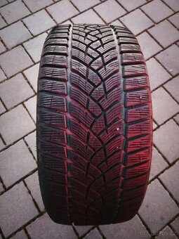 Zimní pneu GoodYear UltraGrip 235/40R19