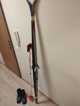 Běžecké lyže.