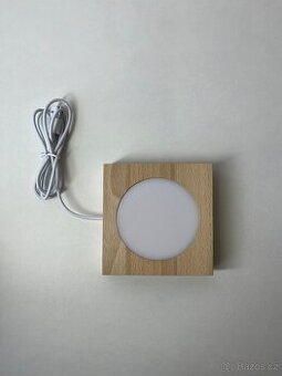 Čtvercová dřevěná LED podstava s kruhem uprostřed pro epoxid