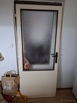 Panelákové staré dveře