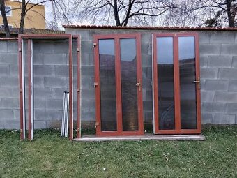 Vchodové dveře plastové . 90 L