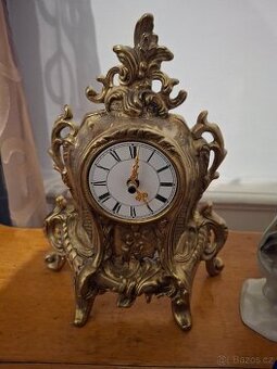 Hodiny mosaz, výška 26 cm,,šířka 21 cm. Funkční