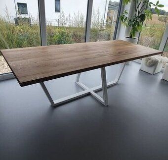 Skladové zásoby - Jidelní stoly z dubu - dub 50% sleva