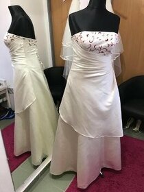 Krémové svatební šaty s vínovou výšivkou a bolerkem 42-46 - 1