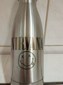 Prodám láhev na pití s potiskem kapely Nirvana - 1
