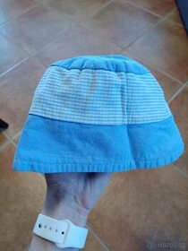 Modry letni kloboucek velikost 6-12 mesicu