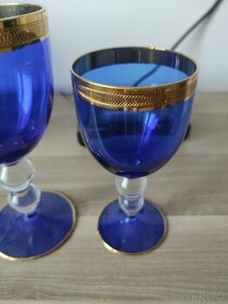 9ks skleniček z pozlaceného broušeného modrého kobaltového s